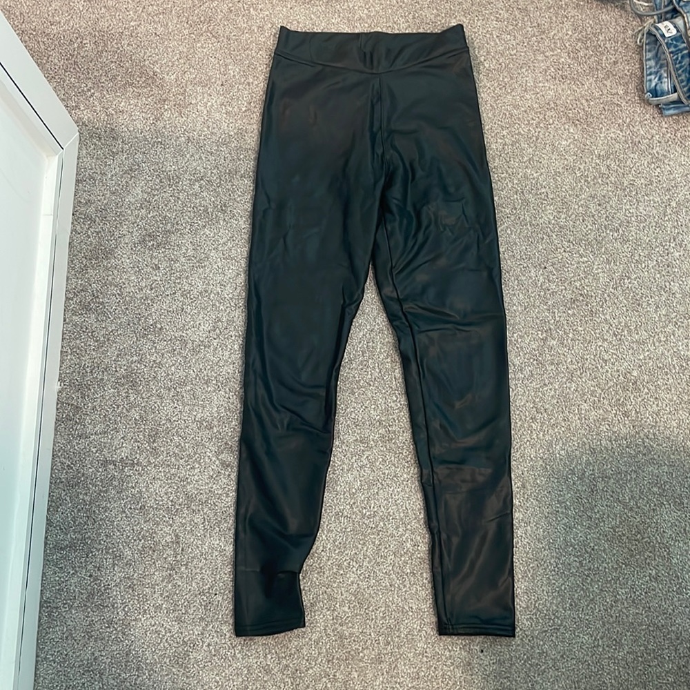 Faux leather leggings high waisted